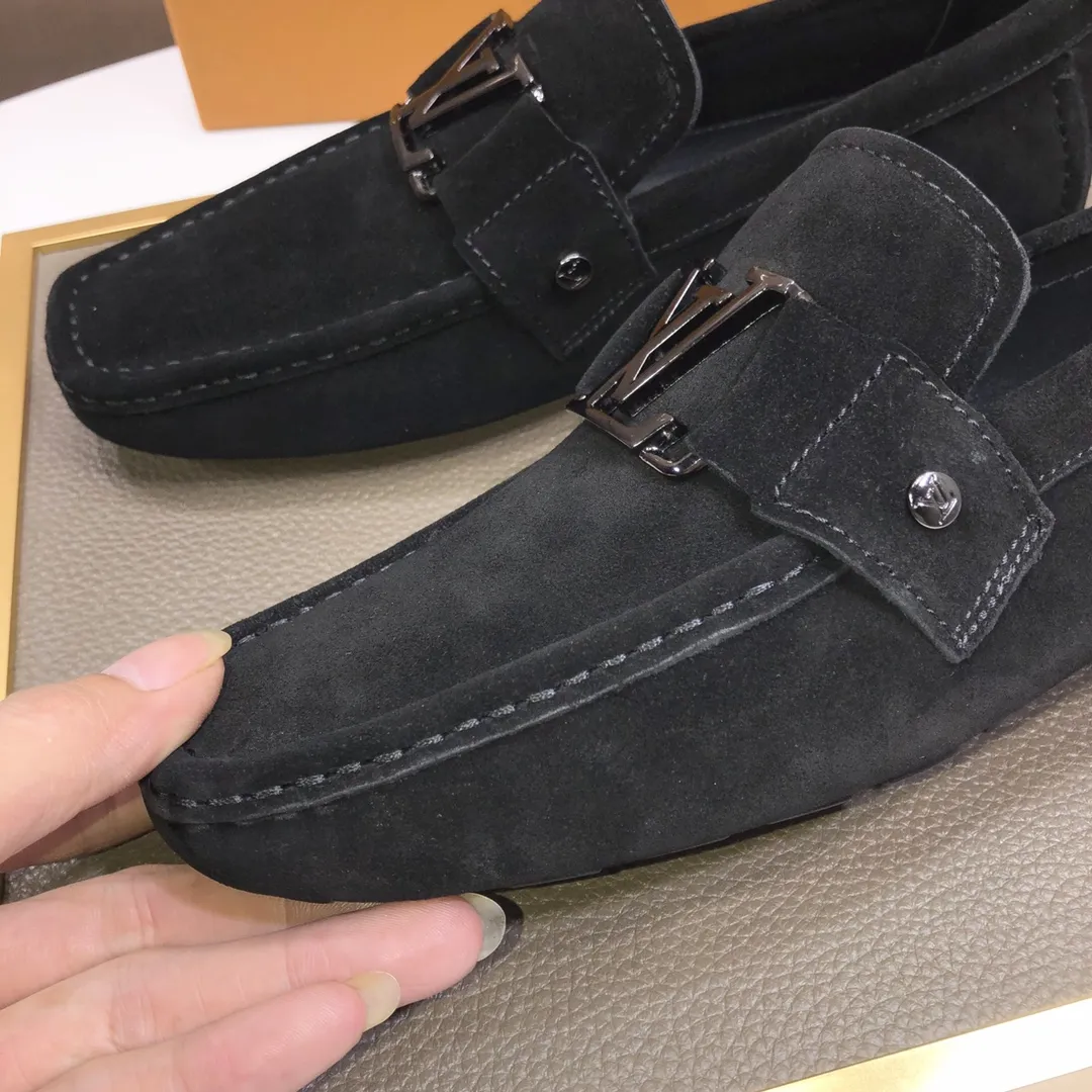 Men's men's shoes 💰420💰 [LV Doudou shoes] (water-dyed cowhide lining) new model is on the market, available on the official website. The new Doudou shoes are processed into single-color materials, and the uppers are made of imported cowhide material. The body of the shoe is fully hemmed with mark thread, and is lined with imported original cowhide leather. The elegant shoe shape is super suitable for all-matching, and the size is 38-44.